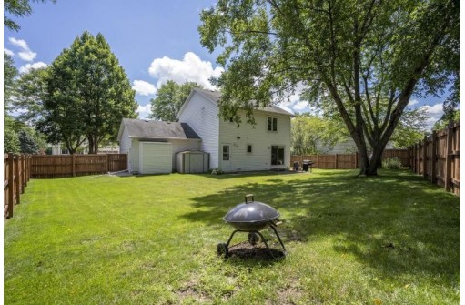 1206 Wayridge Dr, Madison, WI 53704