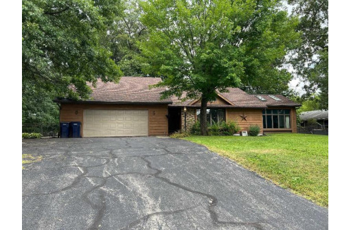 4110 Fox Hills Dr, Janesville, WI 53546