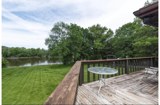 8279 N Stone Farm Rd, Edgerton, WI 53534