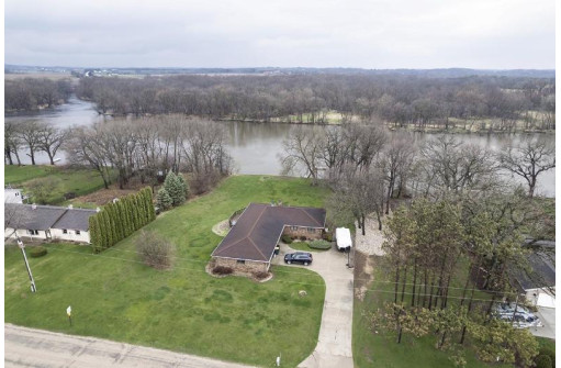 8279 N Stone Farm Rd, Edgerton, WI 53534