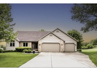 2577 Hupmobile Dr Cottage Grove, WI 53527