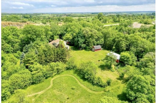 N8855 County Road E, Brooklyn, WI 53521