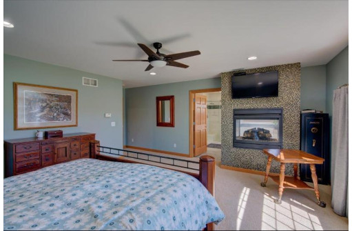 W5602 Spring Valley Rd, New Glarus, WI 53574