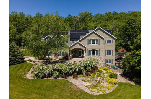 W5602 Spring Valley Rd, New Glarus, WI 53574