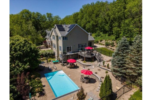 W5602 Spring Valley Rd, New Glarus, WI 53574