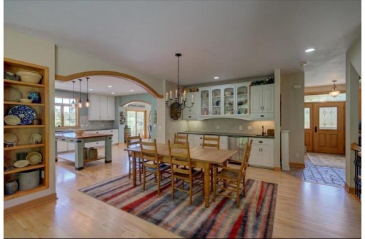 W5602 Spring Valley Rd, New Glarus, WI 53574