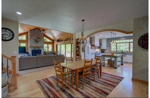 W5602 Spring Valley Rd, New Glarus, WI 53574