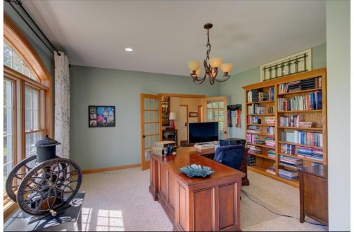 W5602 Spring Valley Rd, New Glarus, WI 53574