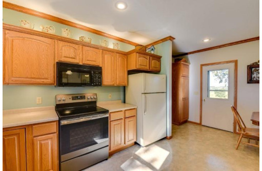 6043 E Lawinger Rd, Dodgeville, WI 53533