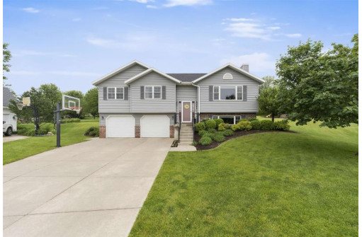 212 Temple Ct, Mount Horeb, WI 53572