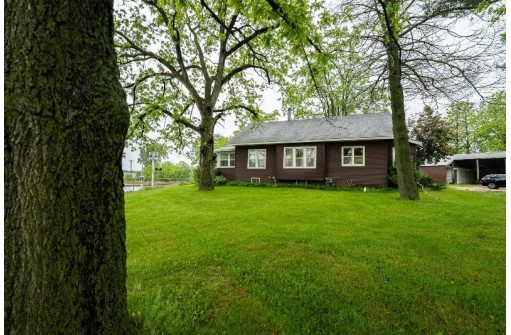 202 Taylor Rd, New Lisbon, WI 53950