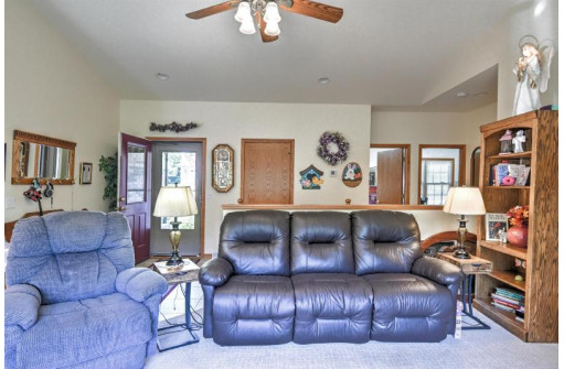 2210 Sunset Dr, Reedsburg, WI 53959