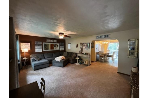 708 Fairfield Dr, Beaver Dam, WI 53916