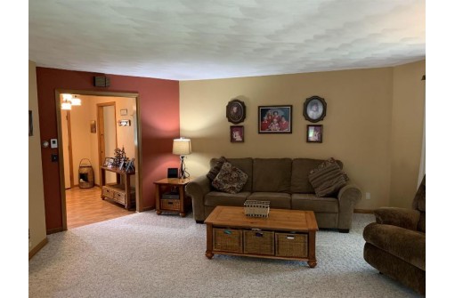 N4237 Hickory Dr, Columbus, WI 53925