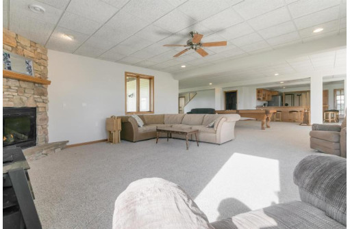 4867 Ridge Rd, Deerfield, WI 53531