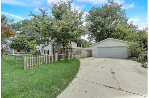 625 Christianson Ave, Madison, WI 53714-1438