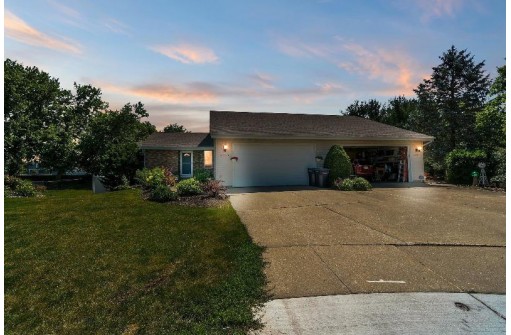 4323 Bordeaux Ct, Janesville, WI 53546