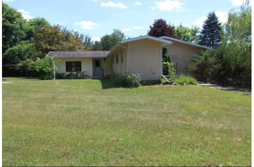 W10074 County Road X, Portage, WI 53901