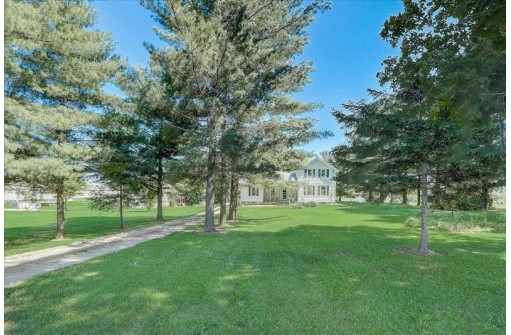 W5608 French Rd, Johnson Creek, WI 53038