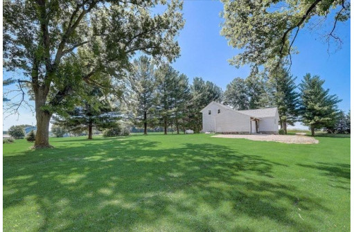 W5608 French Rd, Johnson Creek, WI 53038