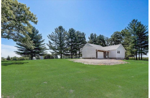 W5608 French Rd, Johnson Creek, WI 53038