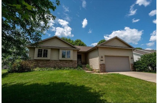 425 Whitetail Way, Deerfield, WI 53531