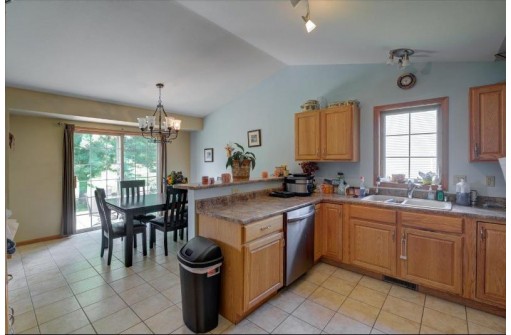 425 Whitetail Way, Deerfield, WI 53531