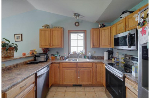 425 Whitetail Way, Deerfield, WI 53531