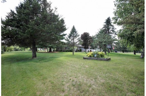 N6810 Raymond Rd, Pardeeville, WI 53954