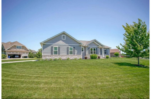 609 Green Ridge Cir, Watertown, WI 53094