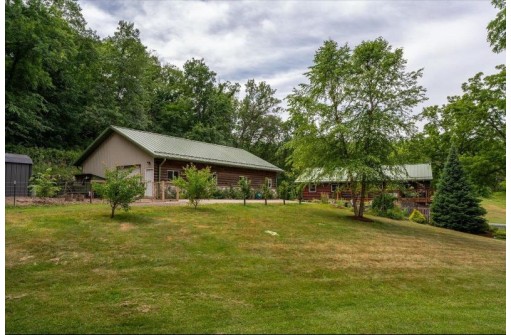 6382 Old Settlers Rd, Mazomanie, WI 53560