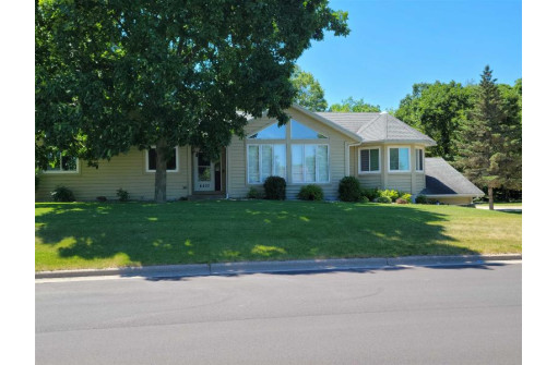 4437 W Rotamer Rd, Janesville, WI 53546