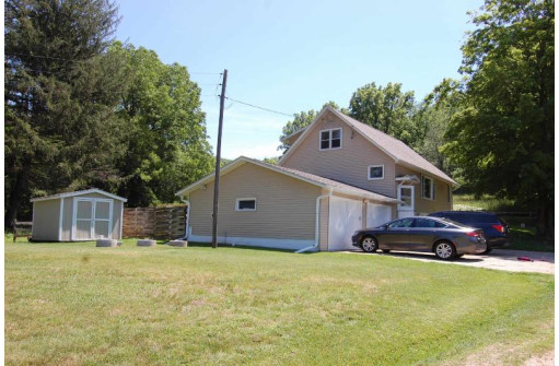 24271 Spring Valley Rd, Richland Center, WI 53581