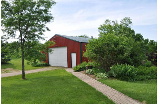 2226 County Road F, Barneveld, WI 53507