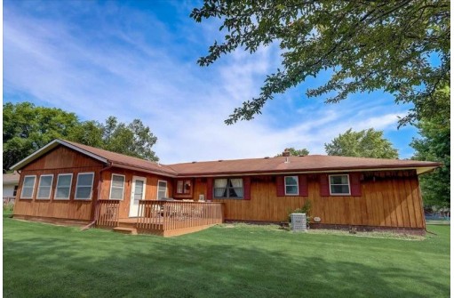 830 S Perry Pky, Oregon, WI 53575