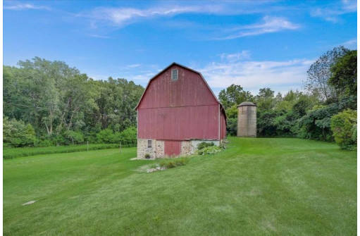 W4361 Raasch Hill Rd, Horicon, WI 53032