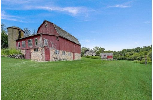 W4361 Raasch Hill Rd, Horicon, WI 53032