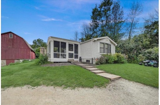 W4361 Raasch Hill Rd, Horicon, WI 53032