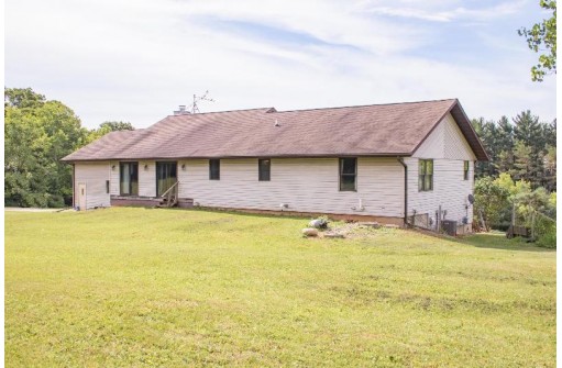 W5398 Bend Rd, Princeton, WI 54968