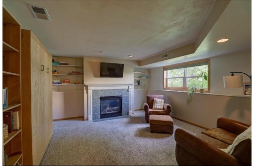 2818 Wayland Dr, Madison, WI 53713