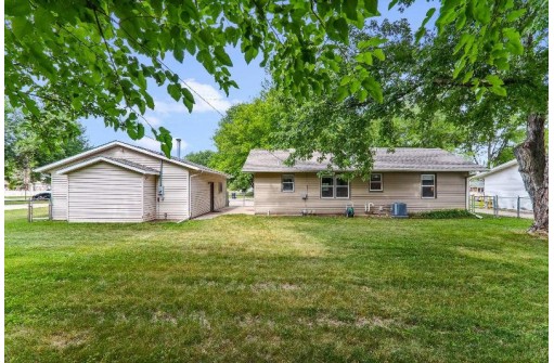 2027 S Crosby Ave, Janesville, WI 53546