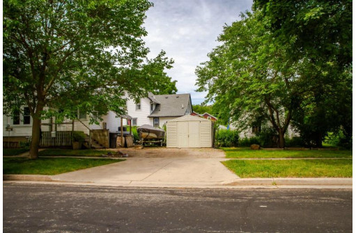 118 S Oak St, Lake Mills, WI 53551