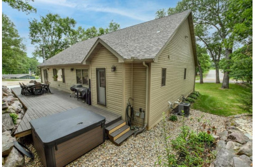 S7704 Grandview Ave, Merrimac, WI 53561