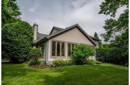 913 Pebble Beach Dr, Madison, WI 53717