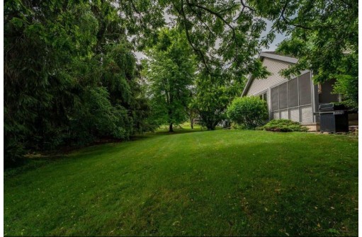 913 Pebble Beach Dr, Madison, WI 53717