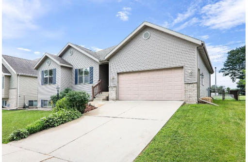 214 Murley Dr, Madison, WI 53718