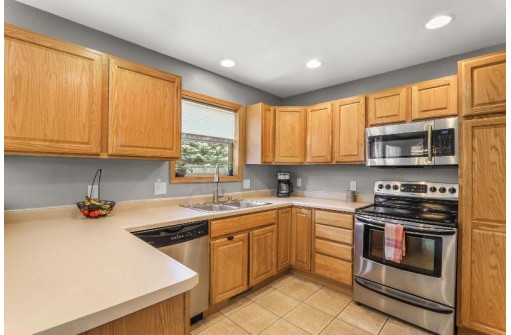 214 Murley Dr, Madison, WI 53718