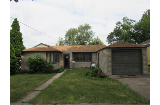 933 E Wisconsin St, Delavan, WI 53115