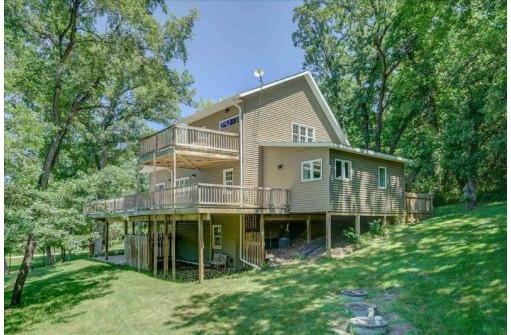 10811 Clay Hill Rd, Mount Horeb, WI 53572