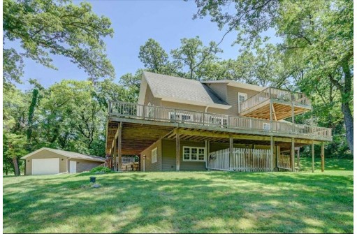 10811 Clay Hill Rd, Mount Horeb, WI 53572